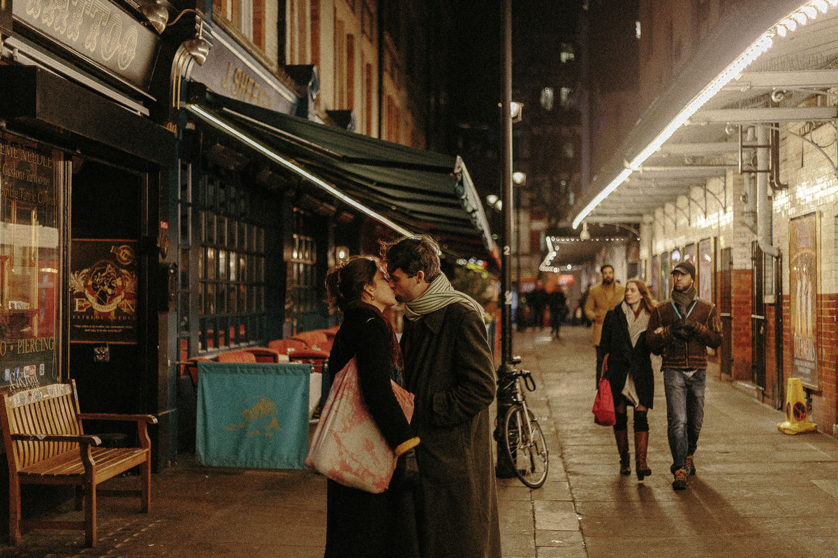 St Martin&#39;s Court Kiss, London (A3 29x42cm)